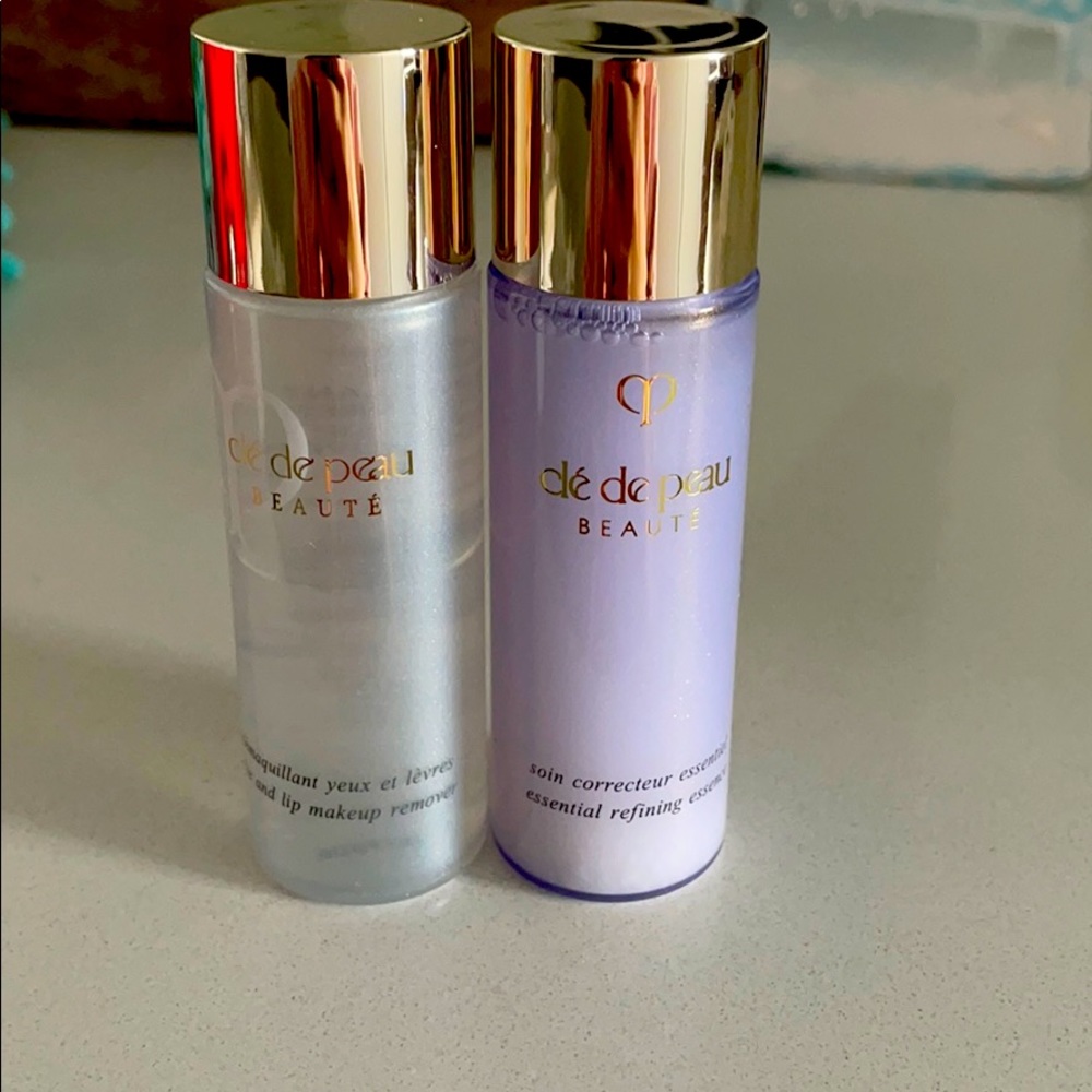 CLÉ DE PEAU cle de peau set of skincare items